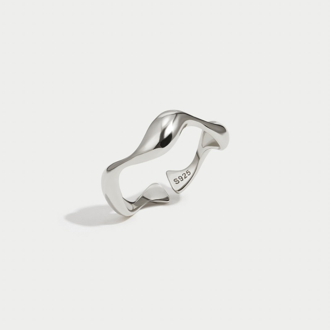 RIPPLE | ELEGANT CURVED SILVER RING