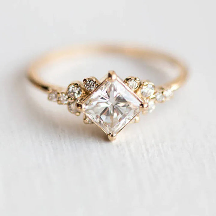 CROWN | ELEGANT PRINCESS-CUT CRYSTAL RING