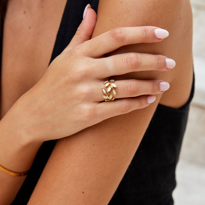 LEAFIA | ELEGANT GOLD LEAF OPEN RING