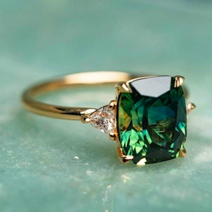 EMERELLE | CLASSIC GOLD GREEN STONE RING