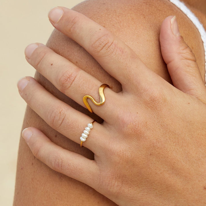 PEARLETTE | MINIMALIST GOLD BEADED PEARL RING