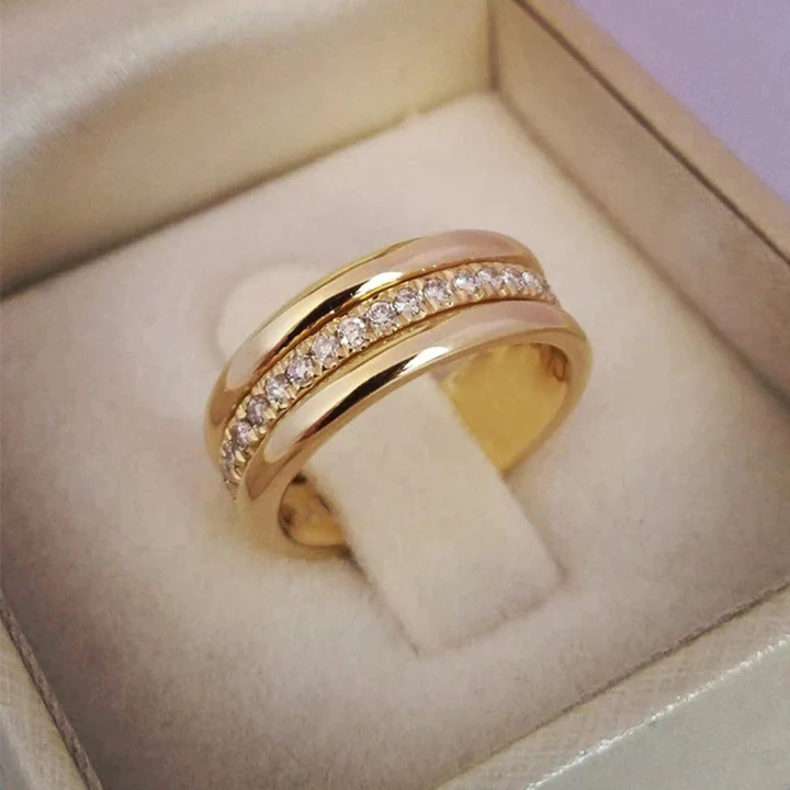 GLORIA | CLASSIC GOLD FRAMED ZIRCONIA RING