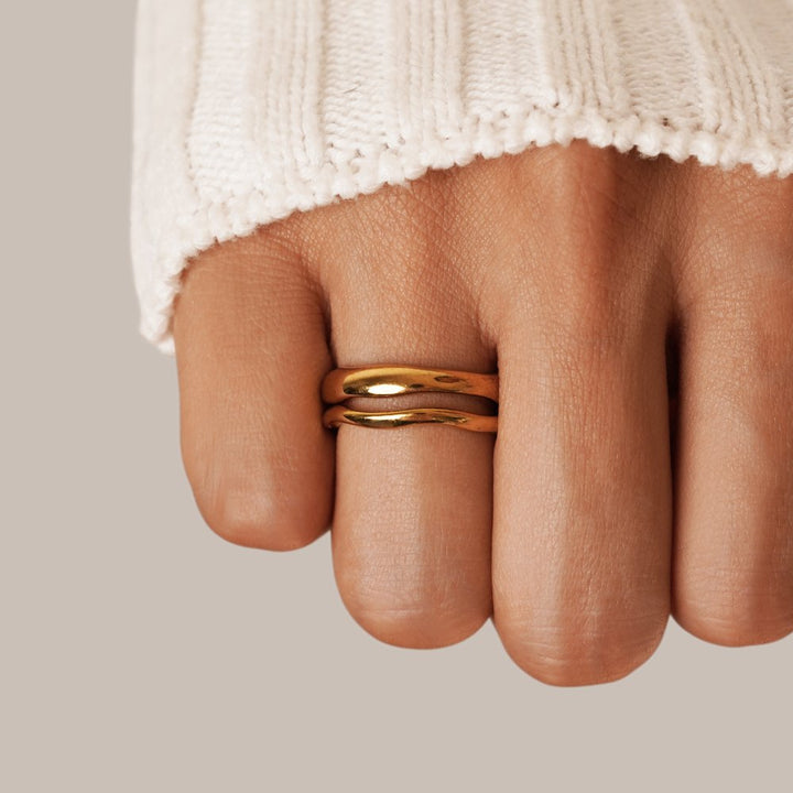 SHINE | MINIMALIST GOLD WAVE RING SET