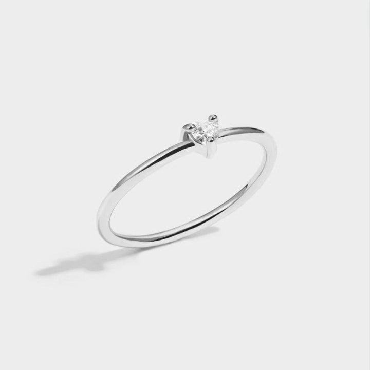 LUVIA | MINIMALIST HEART-SHAPED CRYSTAL RING