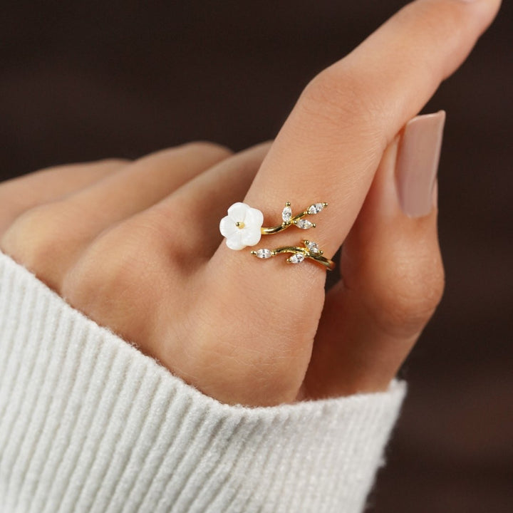 BLOSSOM | SPRING-INSPIRED WHITE PETAL RING