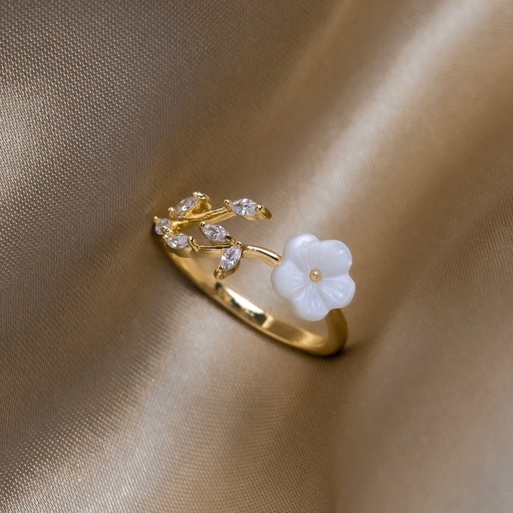 BLOSSOM | SPRING-INSPIRED WHITE PETAL RING