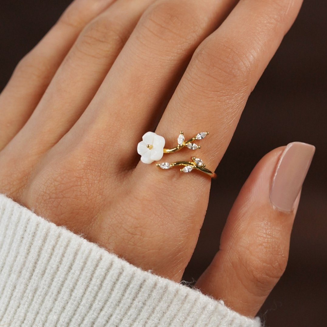 BLOSSOM | SPRING-INSPIRED WHITE PETAL RING